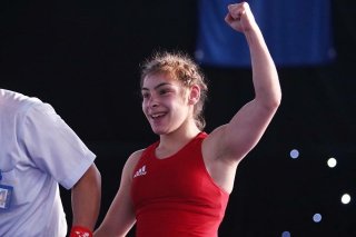 Cele două luptătoare de la CSŞ Târgovişte au obţinut rezultate bune la Campionatul Naţional de echipe juniori Rezultate bune şi totodată deloc suprinzătoare la Campionatul Naţional de echipe Juniori pentru două dintre cele mai talentate luptătoare de la Clubul Sportiv Şcolar Târgovişte. Maria Cioclea şi Diana Vlăsceanu, sportive antrenate de Cornel Cornea, au ieşit din nou în evidenţă, reuşind să urce pe prima treaptă a podiumului la competiţia care s-a desfăşurat weekend-ul trecut la Piteşti. Prima s-a impus la categoria 48 kg, iar cea de-a doua s-a clasat pe primul loc la categoria 67 kg. Cele două luptătoare continuă astfel să se impună la categoriile lor la concursurile naţionale. Maria Cioclea a fost cea mai bună la categoria 48 kg în cadrul competiţiei de la Piteşti